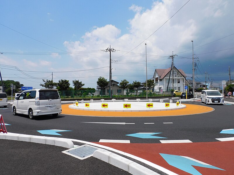 File:Nishikawata Roundabout 01.jpg