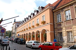 View of the hotel entrance from the Freta