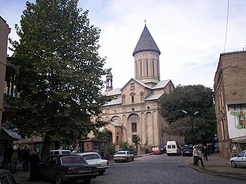 вид улицы у церкви Норашен