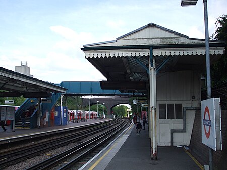 North Acton eastbound.JPG