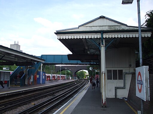 North Acton eastbound