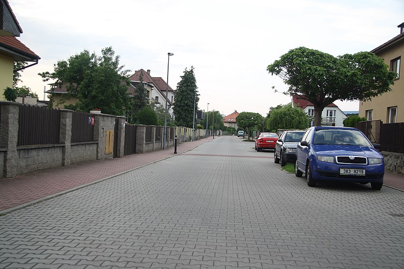 File:North view of Na Slavíkově street in Dolní Měcholupy, Prague.jpg