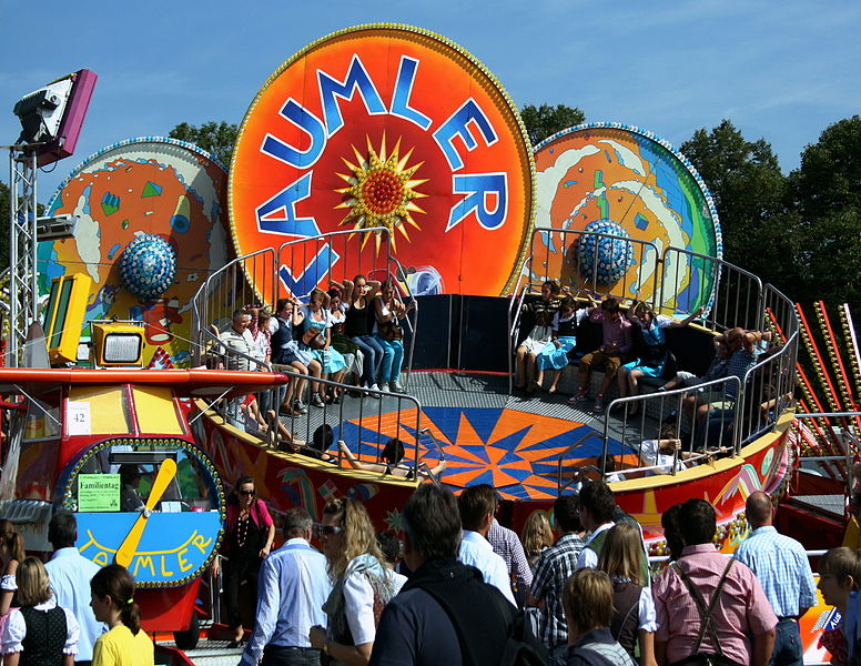 File:Oktoberfest 2011 Taumler.JPG