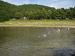 Озера где можно купаться. Озеро Орлик в Чехии. Купание в озере. Купание в пруду. Краснодарский край озера для купания.