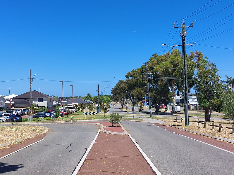 File:Osborne Park NB Dr end looking W.jpg