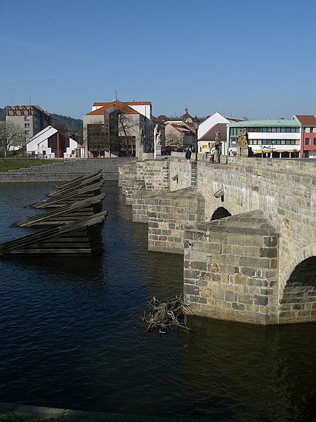 File:Písek Stone Bridge1.jpg