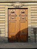 Louis XVI-deur van het Hotel Mortier de Sandreville, in de Rue des Francs-Bourgeois (Parijs)