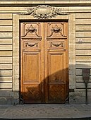 Porte Louis XVI de l'hôtel Mortier de Sandreville, rue des Francs-Bourgeois (Paris)