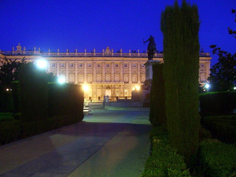 File:Palacio Real de Noche - panoramio - Ricardo Ricote Rodrí….jpg