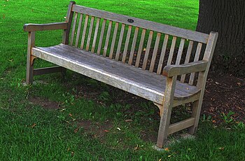 English: A park bench.