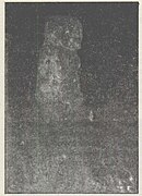 Gambar 8 Patung nenek moyang (Simalu­ngun) dari batu. Patung ini disebut juga Patung Penghulu Balang. Wa­laupun dengan pahatan yang sangat sederhana, malah hanya berupa sen­tuhan datar, mampu mengekspesi­kan wajah sebagai mana fungsinya sebagai patung penjaga kampung.