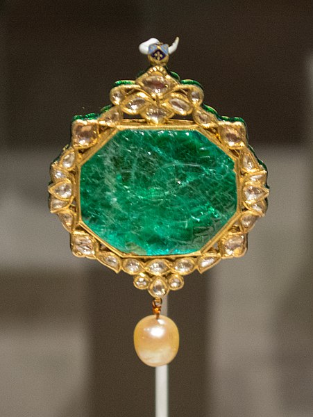 File:Pendant - 1700s - Cleveland Museum of Art (29983613250).jpg