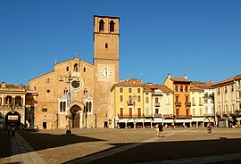 Lodi;  Piazza della Vittoria