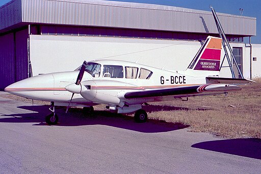 Piper PA-23-250 Aztec E, Private JP6371352