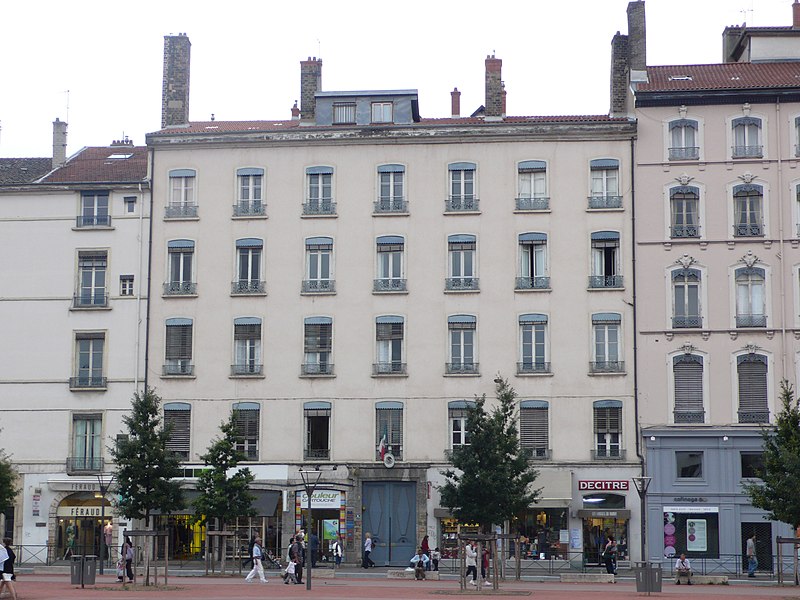 File:Place Bellecour 6 PA00117827 2.jpg