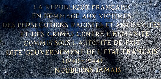 Plaque commémorative dédiée aux victimes des persécutions racistes et antisémites et des crimes contre l'humanité commis sous l'occupation (1993)