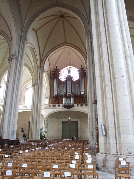 Soubor:Poitiers - Cathédrale Saint-Pierre - Orgues.jpg