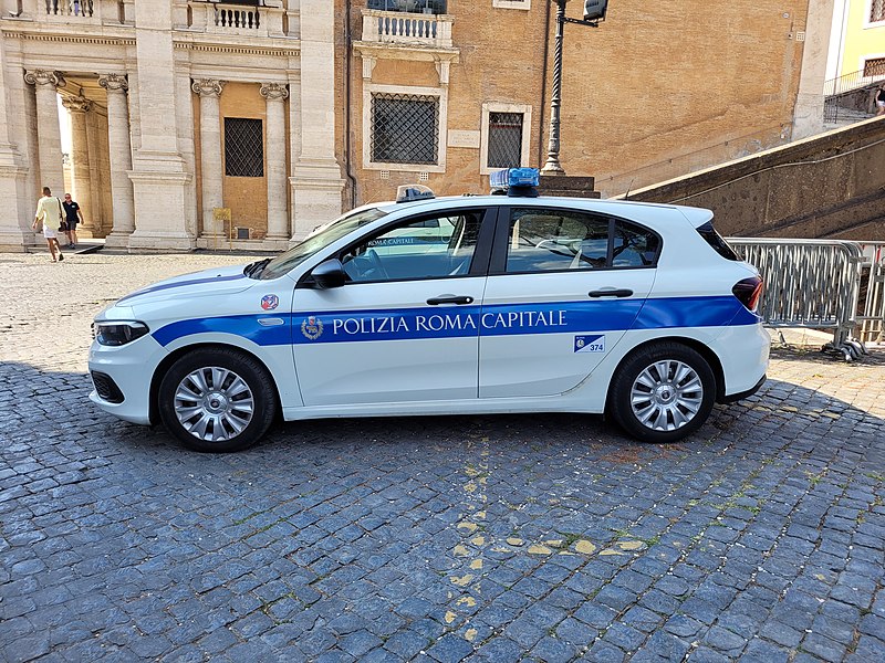 File:Polizia Roma Capitale, Fiat.jpg