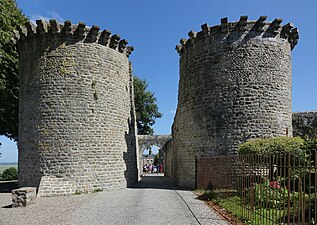 Les tours Guillaume et la porte du haut.