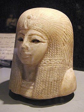 Fragment van een canopische koningin (Luxor Museum)