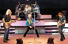 A REO Speedwagon at Red Rocks 2010. július (vágott) .jpg képének leírása.