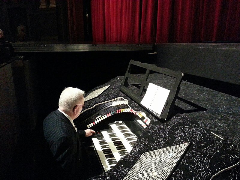 File:Rhinestone Barton Organ.JPG