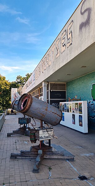 File:Robotron-Kantine zur OSTRALE Biennale O23 06.jpg