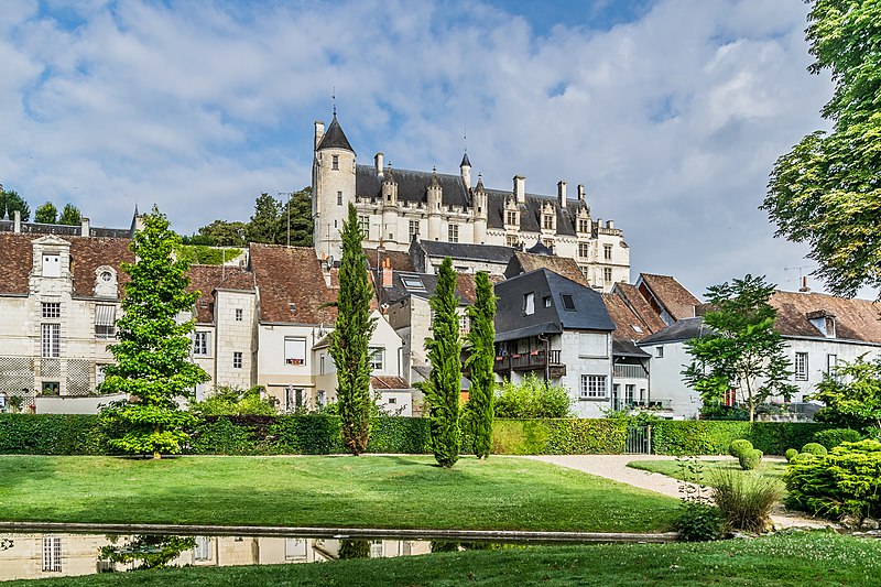 File:Royal appartments in Loches 03.jpg