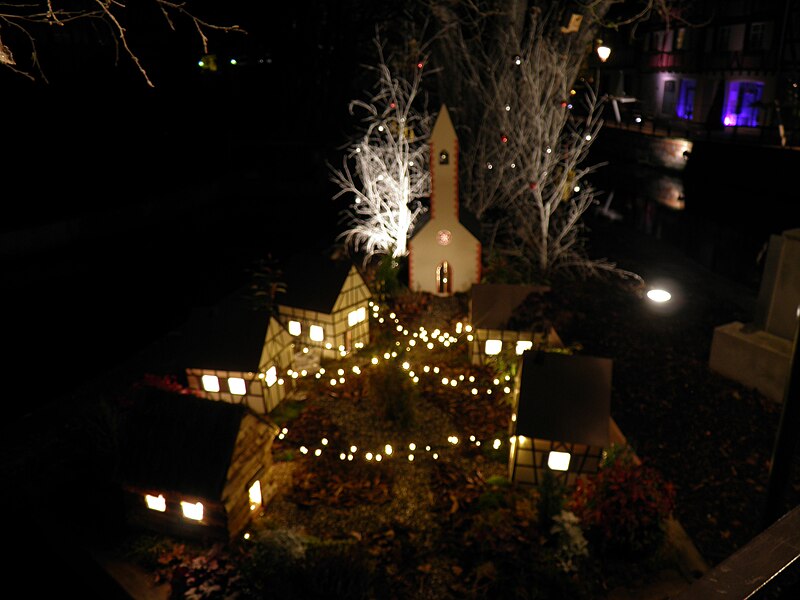 File:Rue des Tanneurs - Décor - Nuit (Colmar).jpg