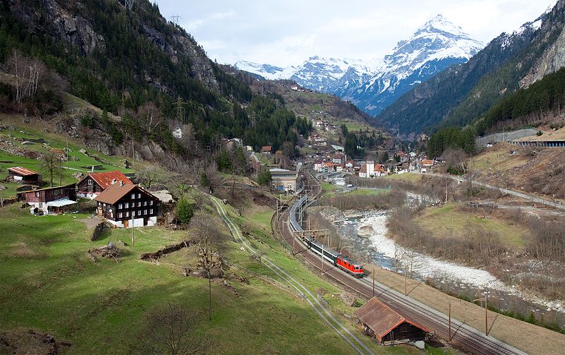 File:SBB Re 4-4 II mit Gotthard-IR bei Gurtnellen.jpg