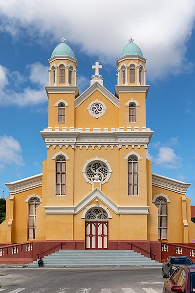 File:Santa Famia church Willemstad.jpg