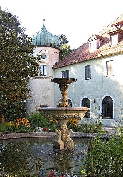 File:Schloss Neubeuern-1.jpg