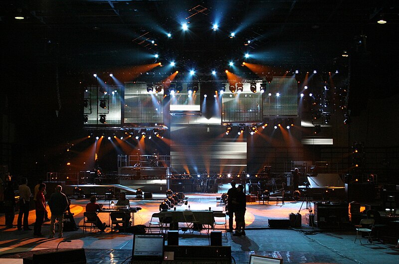 File:Setting The Stage.jpg