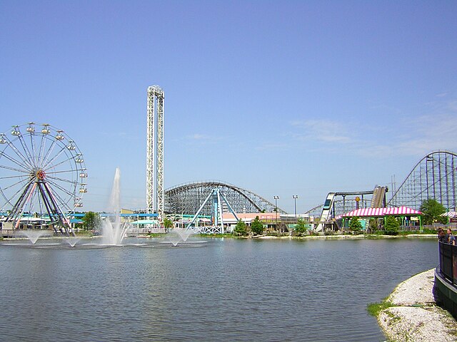 Waterfront view west from Jazz Plaza over Crescent City Basin; L–R: prominent rides include The Big Easy ferris wheel, Sonic Slam/Baou Blaster, and Me