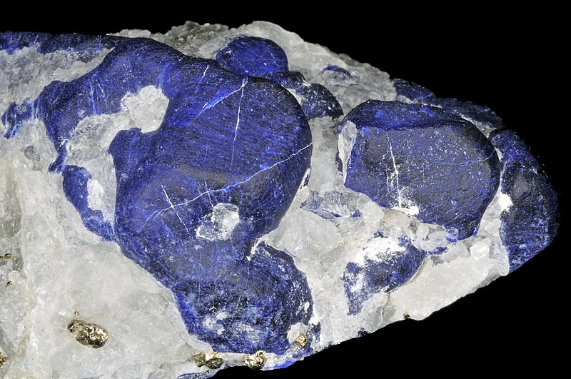 File:Sodalite, pyrite 2.JPG