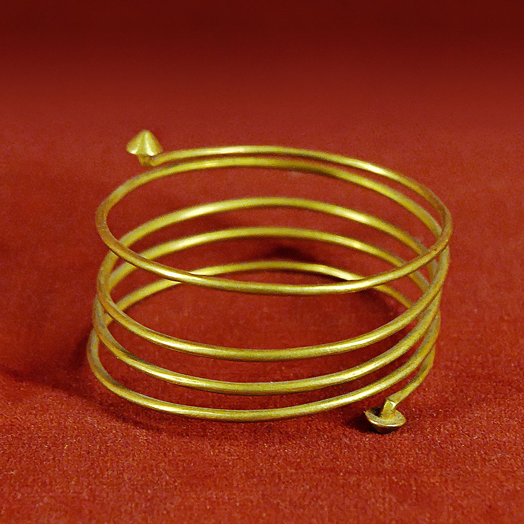 File:Spiral bracelet MNMA Cl9245.jpg - Wikimedia Commons