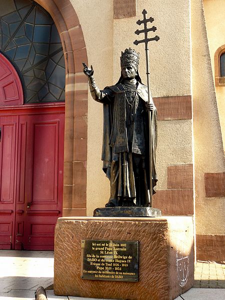 File:Statue pape Léon IX Dabo.jpg