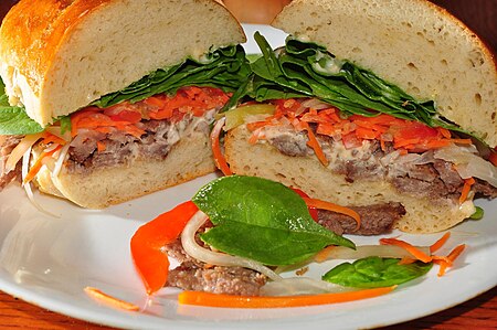 Tập_tin:Steak_banh_mi_with_spicy_mayonnaise_on_fresh_bread.jpg