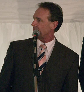 <span class="mw-page-title-main">Terry Wallace</span> Australian rules footballer, born 1958