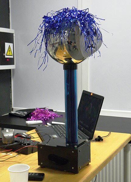 File:Tesla coil̠1.jpg