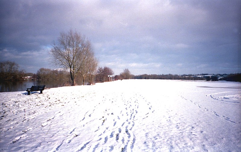 File:Thames Valley Earley (geograph 5502603).jpg