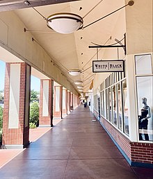 Corridor of shops at The Marketplace in Seven Oaks The Marketplace shopping center Bakersfield.jpg