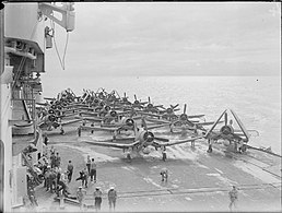 Corsairs des 1834 et 1836 Squadrons sur le pont du HMS Victorious à Sumatra pendant la seconde guerre mondiale.