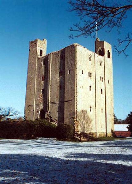 File:The keep, Hedingham Castle in winter.jpg