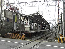 View of the platforms from the adjacent level crossing in February 2009 Tokiwadai-Tobu-st-Platform.JPG