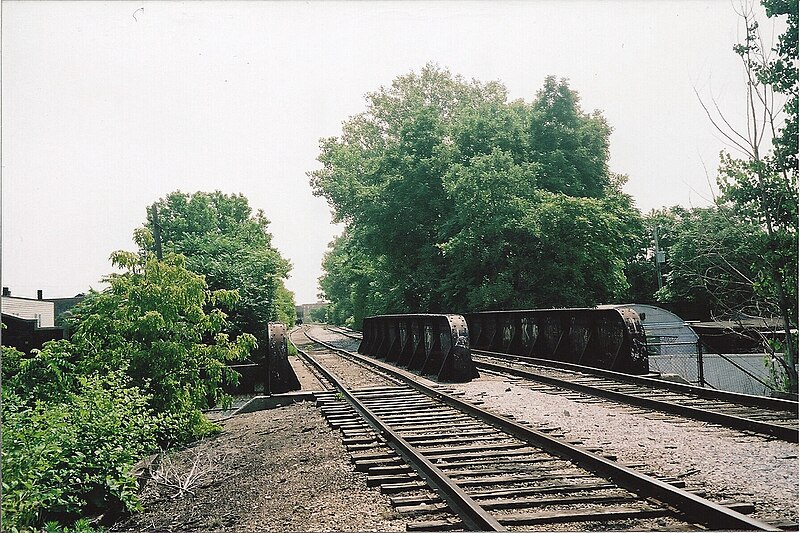 File:Tom Burke Photo Chicago Bloomingdale Line Looking East from Pacific Junction 2006.jpg