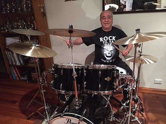 Tony_Currenti_with_his_brand_new_Pearl_drum_kit,_May_2014.jpg