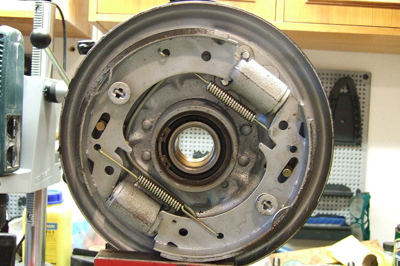 800px-Trabant_601_duplex_brake.jpg