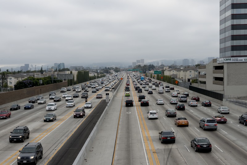 File:Traffic on Interstate 405, Los Angeles, California LCCN2013632154.tif