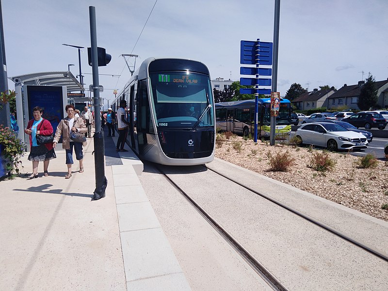 File:Tram T1 SaintClair HSC.jpg